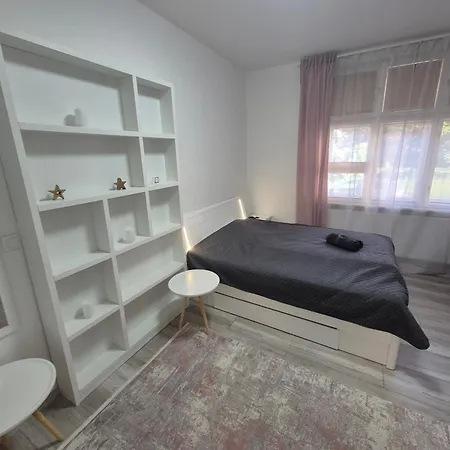 Apartments Center Kosice - Mudronova Апартаменти *