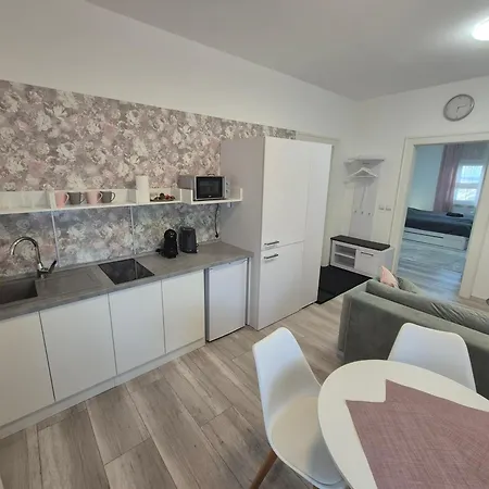 Апартаменти Apartments Center Kosice - Mudronova